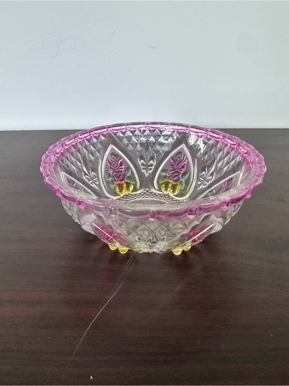Indonesian hand painted rose 🌹 -Trimmed Glass Bowl - set of 4